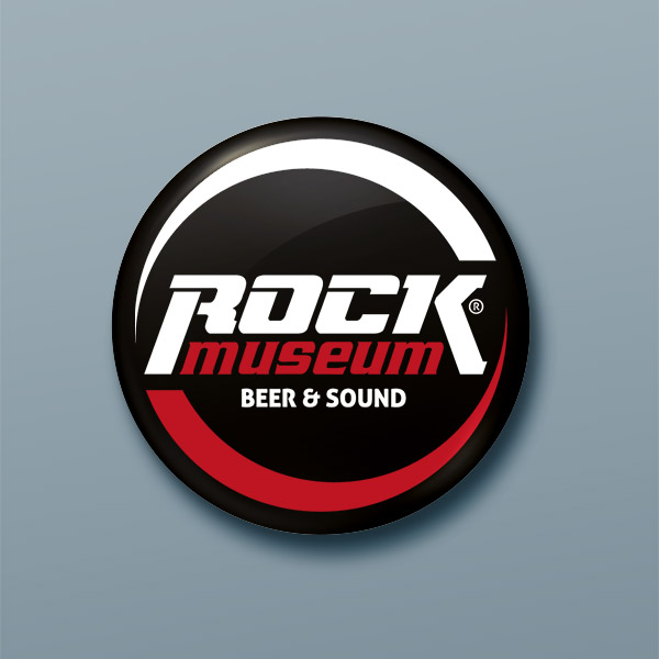 logo rock museum pin